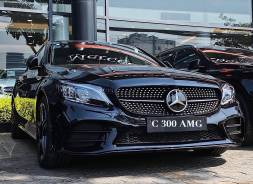 Mercedes c300 full option giảm ngay 50% thuế trước bạ cùng quà tặng siêu khủng