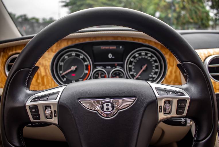 Bentley Continental Flying Spur siêu mới  7