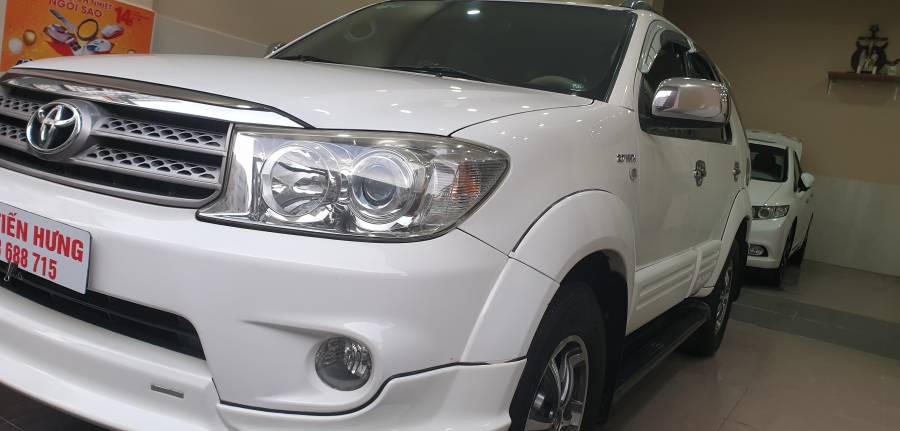 Bán Toyota Fortuner Sportivo TRD xăng 2.7 2 cầu đời 2012 số tự động màu trắng đẹp mới 70% 2