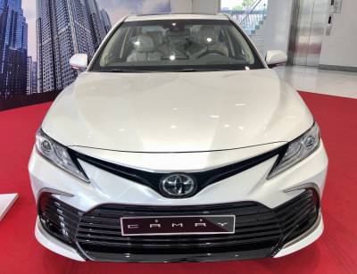 Toyota camry q 2022, đủ màu, giao ngay, 372tr nhận xe