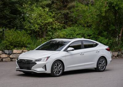 Hyundai elantra 2.0 at 2021, ưu đãi lớn , đủ màu giao xe ngay. lh: 0901.622.503