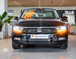 Volkswagen sài gòn - lô xe passat bluemotion màu đen mới cập cảng từ đức về - bao lăn bánh