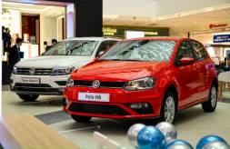 Volkswagen polo màu đỏ giao ngay, giảm 50% trước bạ + quà tặng. 0362 3366 39