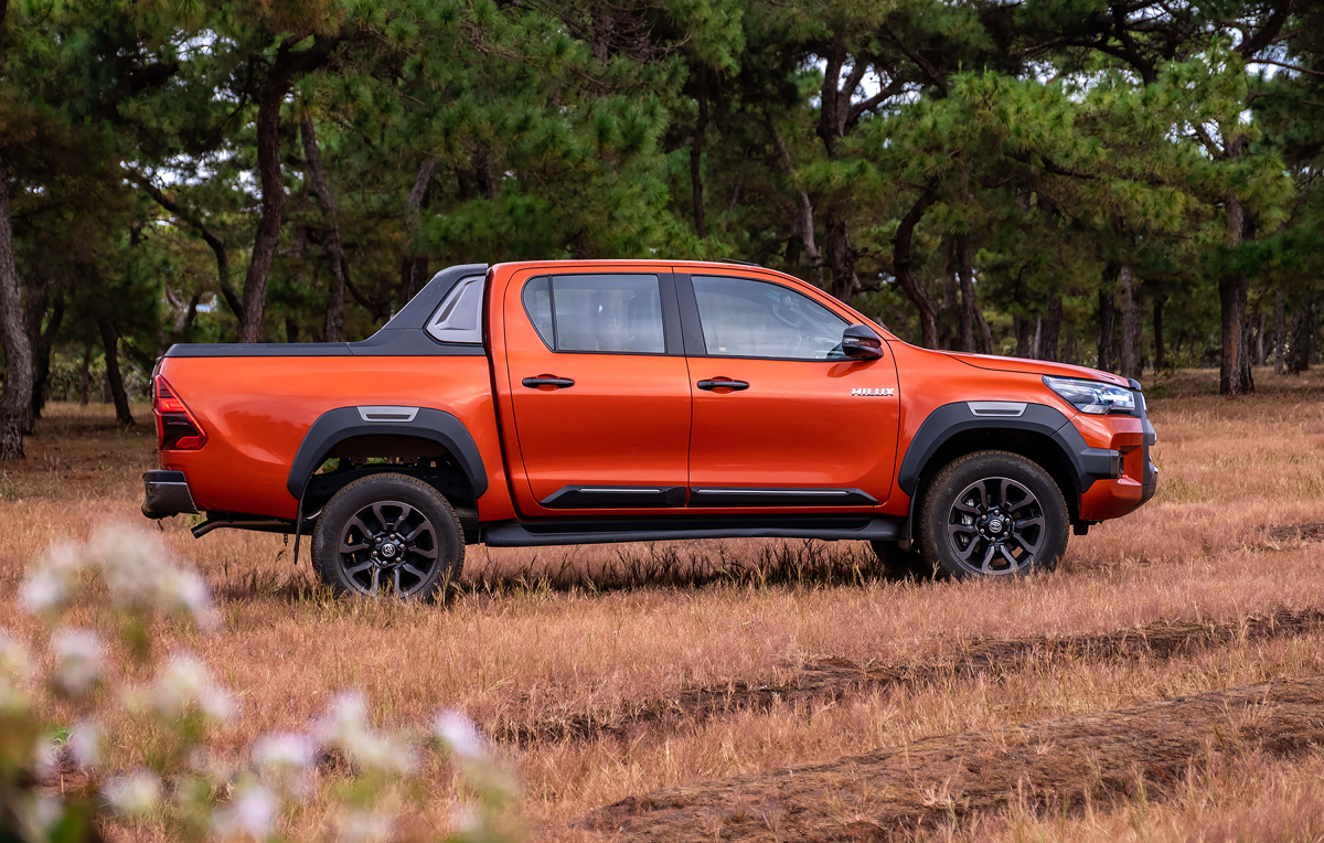 Toyota Hilux: Bảng giá xe Toyota Hilux tháng 08/2022