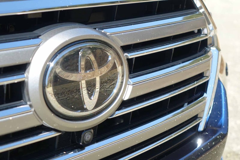 Đánh giá Toyota Land Cruiser 2016: Mạnh mẽ trên mọi cung đường
