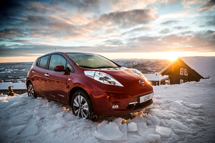 Xe điện Nissan LEAF lọt top 3 mẫu xe con ăn khách nhất 