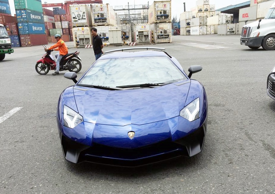 Siêu xe cộ Lamborghini Revuelto trình làng toàn thị trường quốc tế dùng mô tơ lai mạnh mẽ nhất  lịch sử