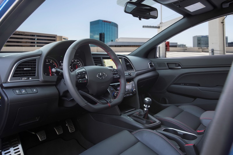 Quyết đấu Honda Civic Si, Hyundai ra mắt Elantra Sport 2017
