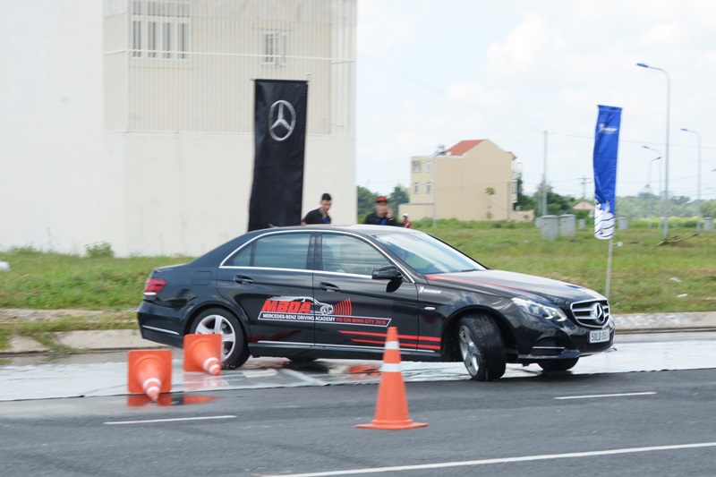 Hôm nay, học viện lái xe an toàn Mercedes-Benz khai màn tại trường đua HappyLand - 2