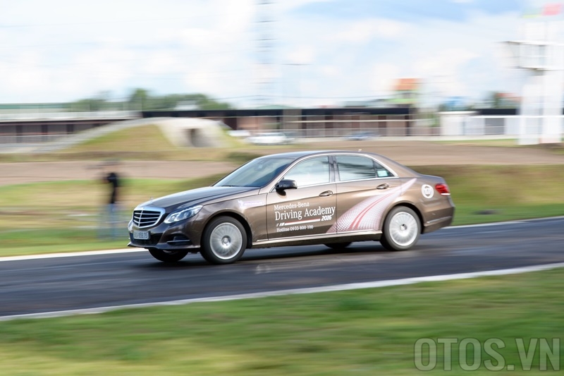 Học viện Lái xe an toàn Mercedes-Benz 2016 chính thức khai màn - 3
