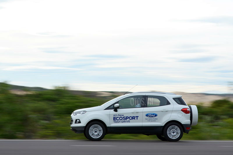 Nên mua Hyundai i20 Active hay Ford Ecosport với 700 triệu đồng?