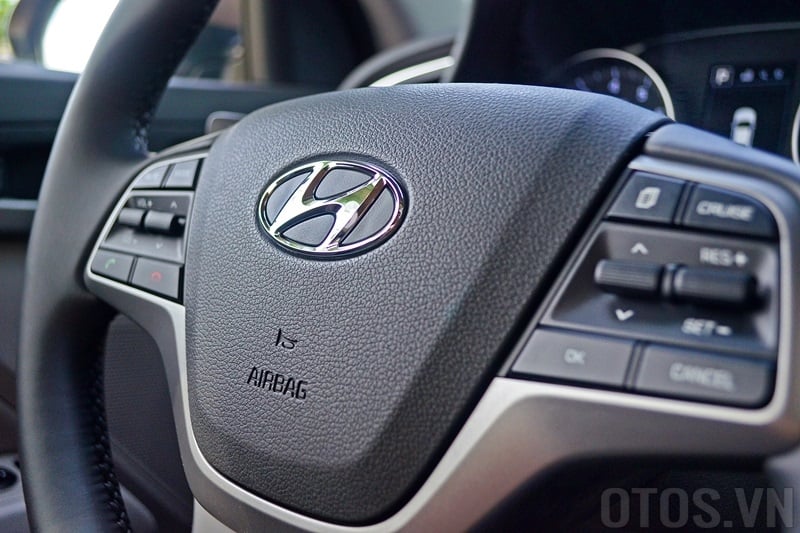 Hyundai Elantra 2016 OtoS - 13