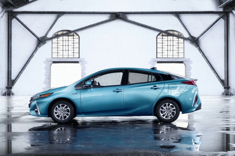 Toyota Prius Prime 2017 "gây sốt" với mức tiêu hao nhiên liệu chỉ 1 lít/100km