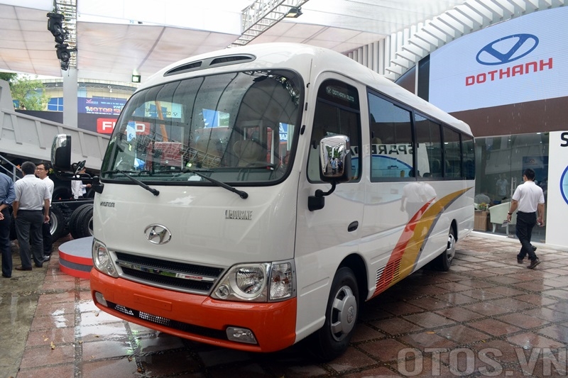 Xe tải  Việt xuất hiện ấn tượng tại Triển lãm Ô tô Việt Nam 2016