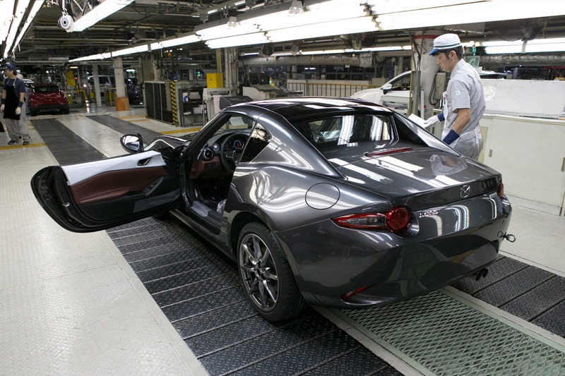 Tại Anh, Mazda MX-5 mui trần có giá  27.500 USD