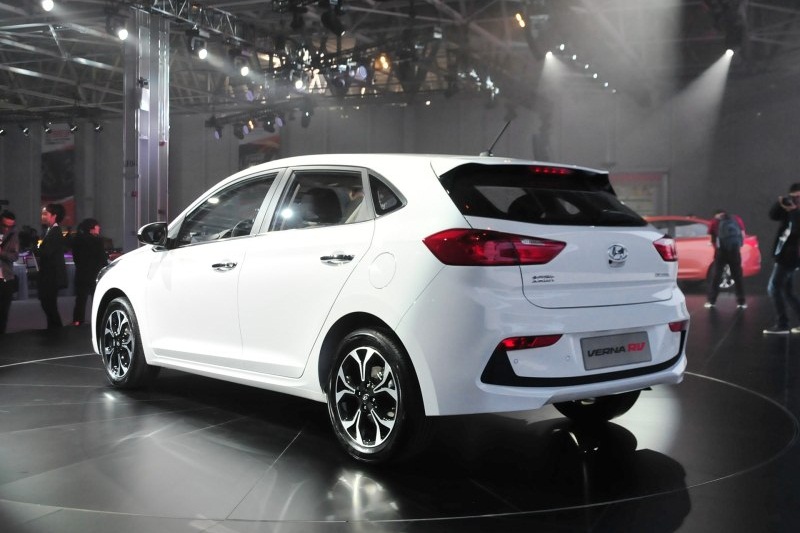 Hyundai Verna hatchback 2017 ra mắt tại Trung Quốc, có giá chỉ 240 triệu đồng