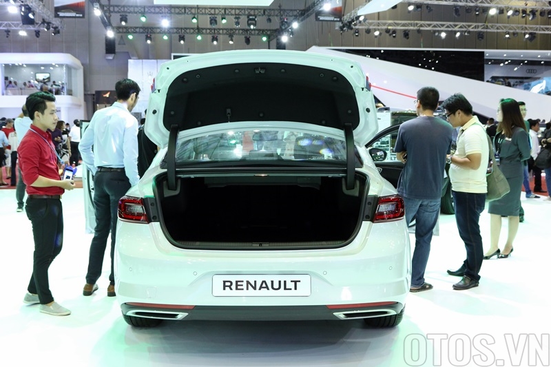Gian hàng đậm chất Pháp của Renault tại triển lãm VIMS 2016
