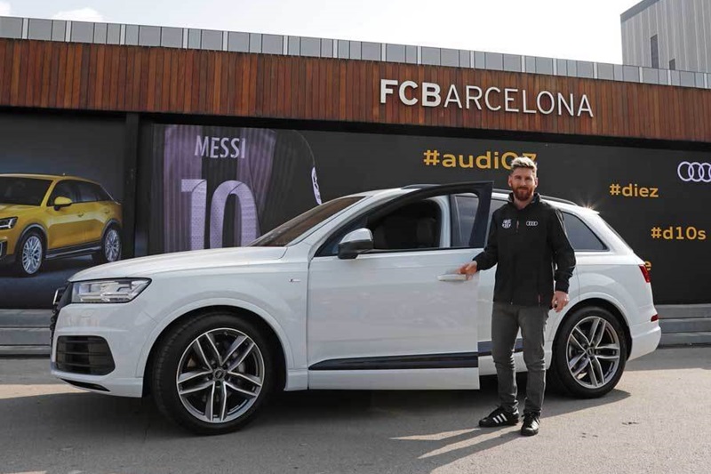 Lionel Messi cùng dàn sao Barcelona được tặng xe Audi