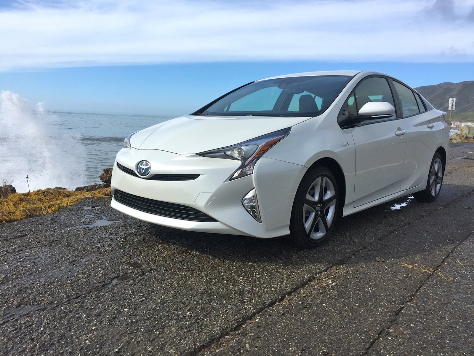 Đánh giá Toyota Prius: Mẫu xe của thời đại