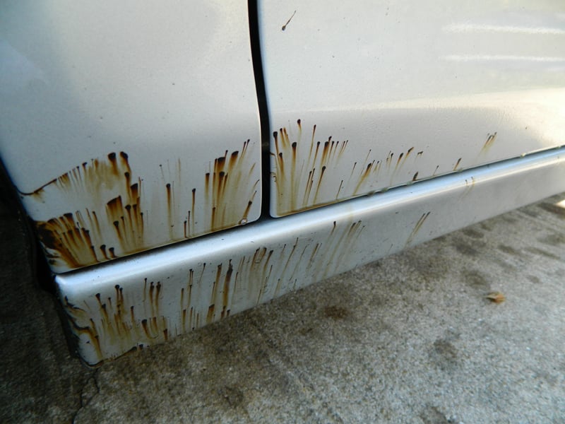 Làm thế nào để tẩy nhựa đường dính trên thân xe mà không gây hại bề mặt sơn?