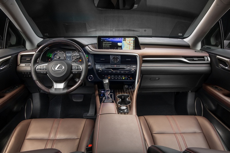 Lexus RX 450h 2018 bị cắt nhiều trang bị, chốt giá 1,06 tỷ đồng