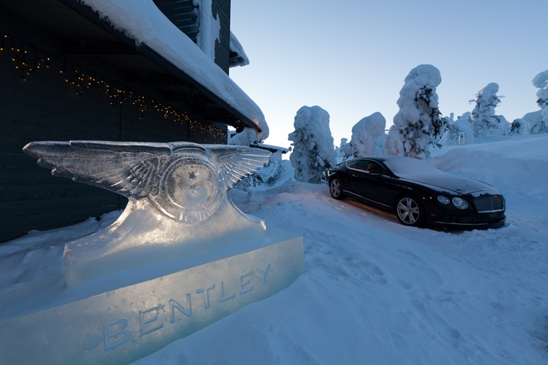 Cơ hội lái xe Bentley trên băng tuyết cho khách hàng Việt