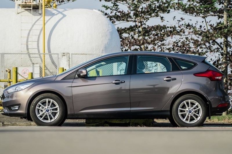 Khoảng 700 triệu đồng, nên mua Kia Cerato Hatchback hay Ford Focus Trend mới?