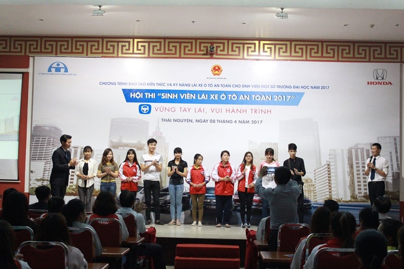 Honda Việt Nam giúp sinh viên nâng cao kiến thức và kĩ năng lái xe an toàn
