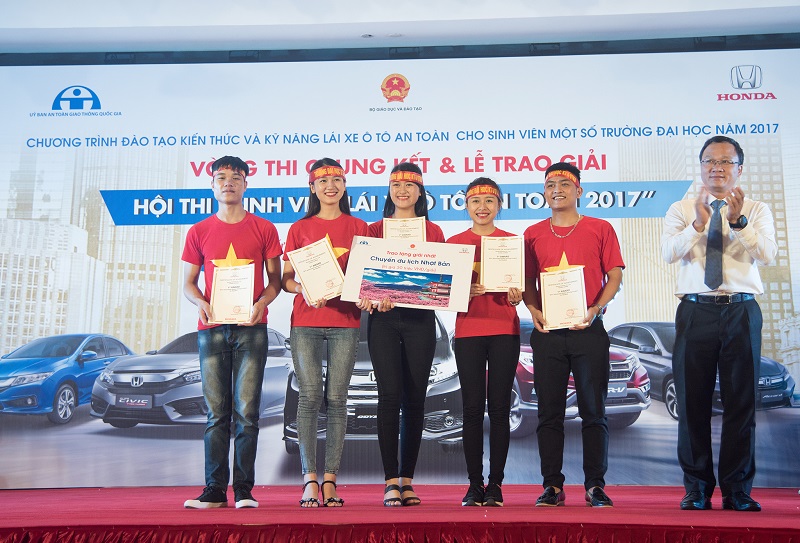 Hội thi “Sinh viên lái xe Ô tô an toàn năm 2017” thành công ngoài mong đợi