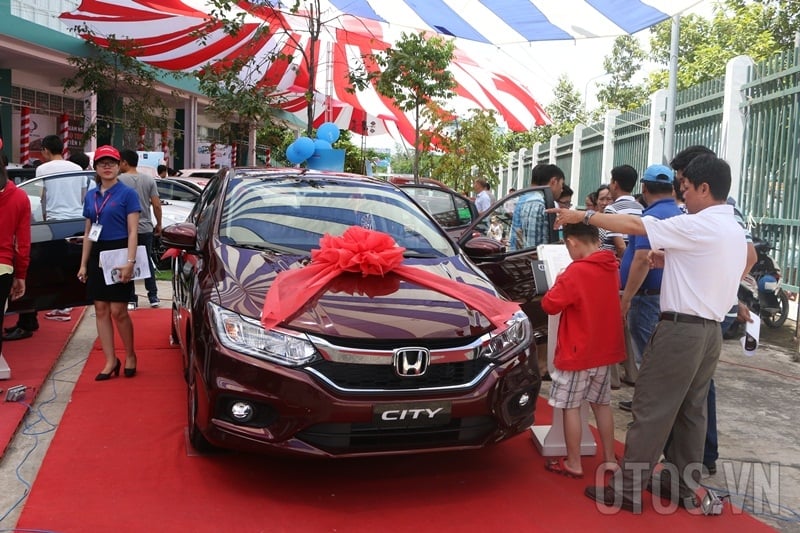 Honda City mới hút khách tại Phố xe 2017
