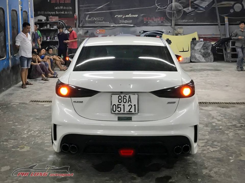 Mazda3 hóa xe Lexus qua bàn tay thợ độ Sài Gòn