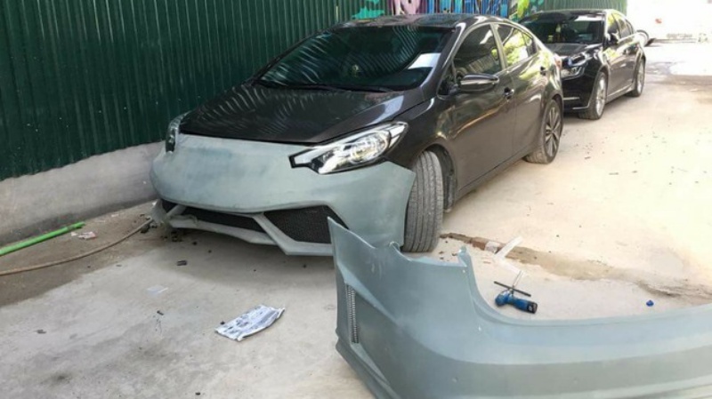 Xuất hiện Kia K3 độ Lamborghini hầm hố tại Hà Thành