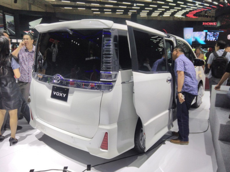 Toyota Voxy 2017 - đàn anh của Innova chính thức ra mắt Đông Nam Á