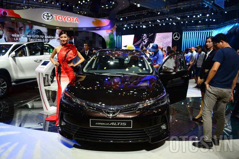 Toyota Corolla Altis 2017 chốt giá từ 702 triệu đồng tại Việt Nam
