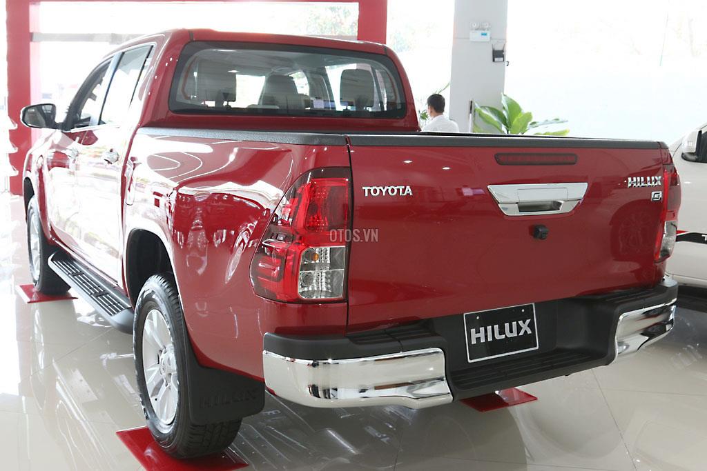 Vì sao Toyota Hilux lại “ế chỏng ế chơ” tại Việt Nam?