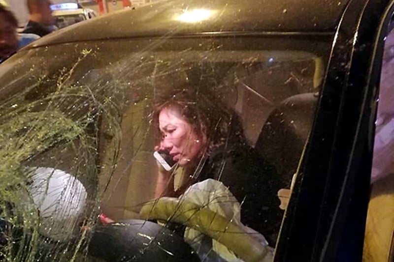 Nữ doanh nhân lái BMW tông loạt xe ở Sài Gòn nhận 'có bia rượu'