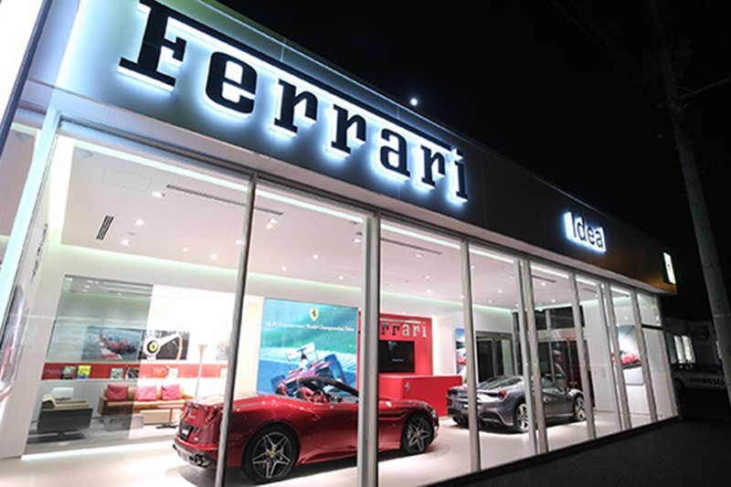 Siêu xe Ferrari 16 tỷ của Tuấn Hưng “nát be bét” sau tai nạn