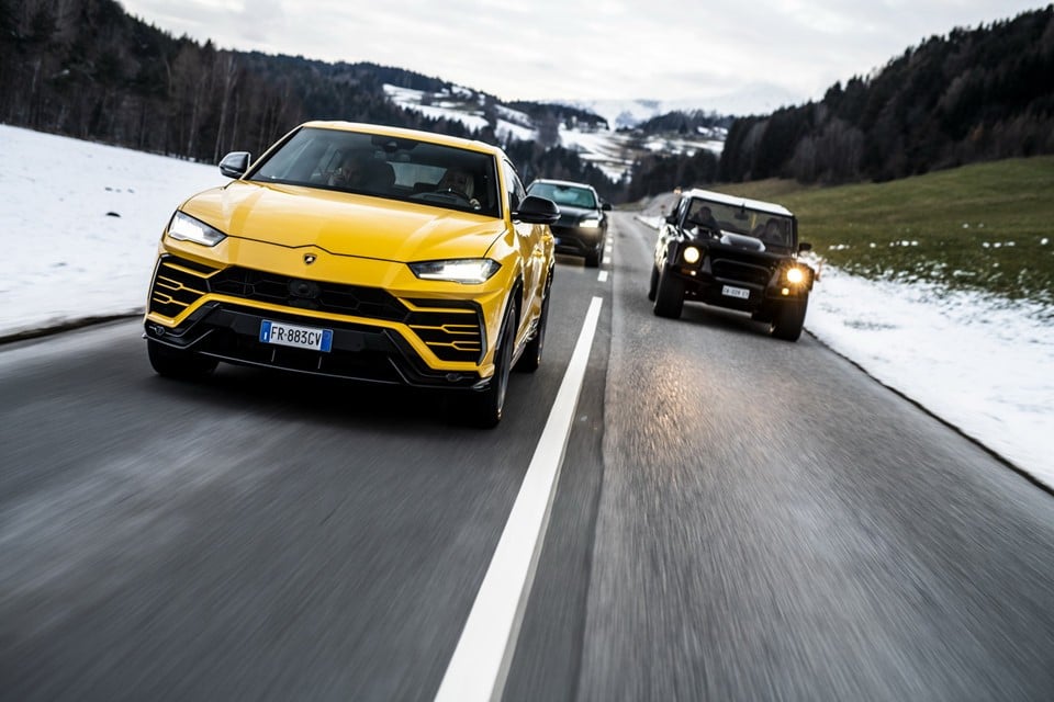 Lamborghini Urus xuyên nước Ý mừng giáng sinh