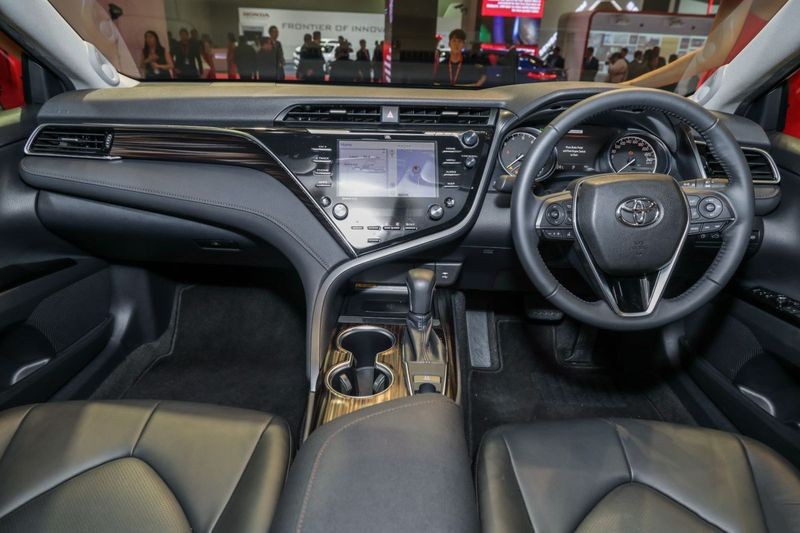 Nội thất chiếc sedan Toyota Camry 2019