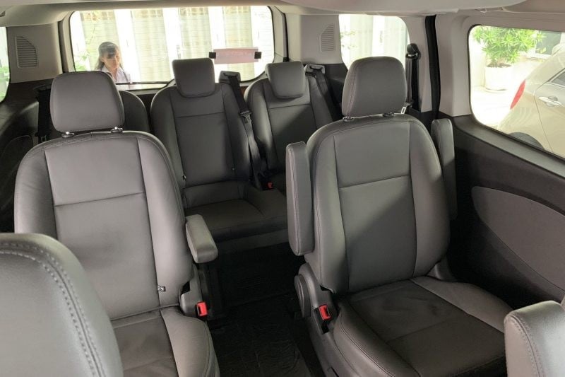 hàng ghế sau xe Ford Tourneo 2019