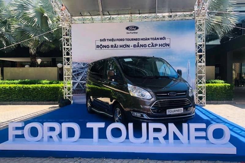trưng bày xe Ford Tourneo 2019