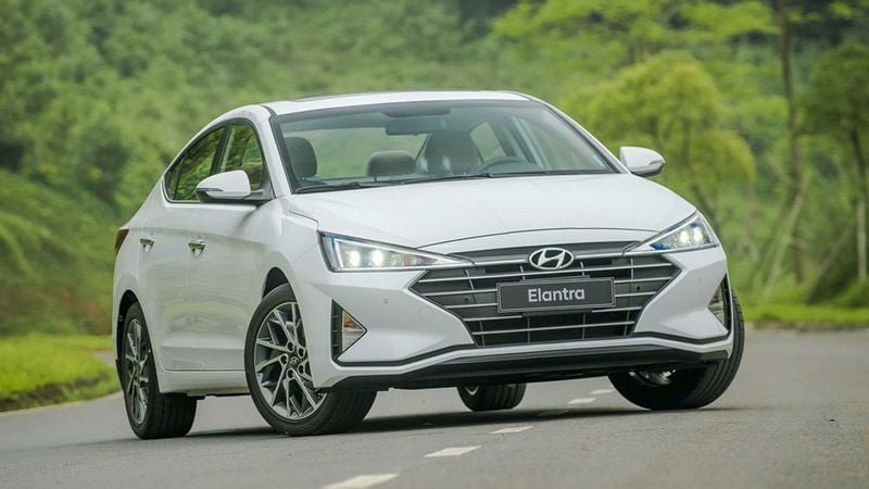 Hyundai Elantra 1.6 AT, mẫu sedan hạn C rẻ nhất