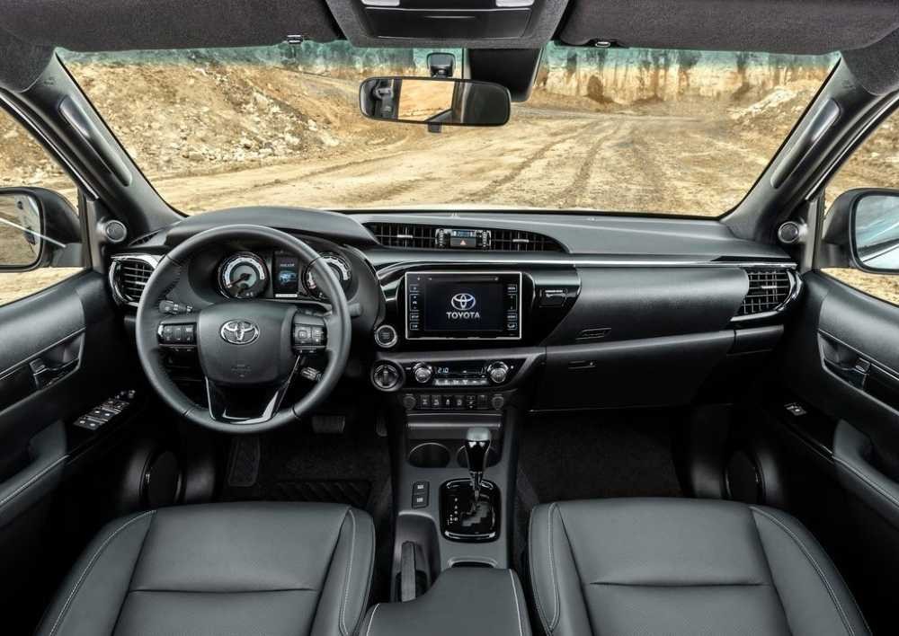 Khoang cabin của Toyota Hilux 2021