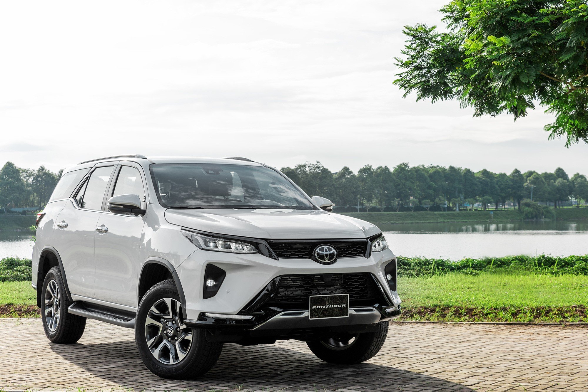 Giảm giá, thêm option: Toyota Fortuner 2021 quyết lấy lại ngôi vua SUV 7 chỗ tại Việt Nam