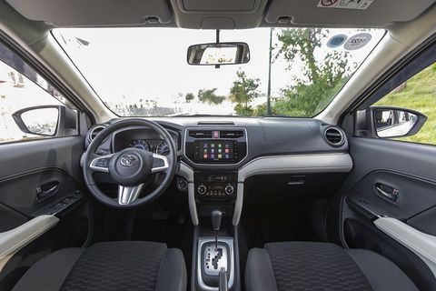 Giá bán Toyota Rush giảm 35 triệu đồng, cạnh tranh Suzuki XL7 và Mitsubishi Xpander Cross.