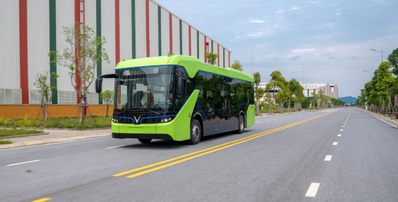 Xe buýt điện VinBus chạy thử nghiệm tại nhà máy VinFast Hải Phòng