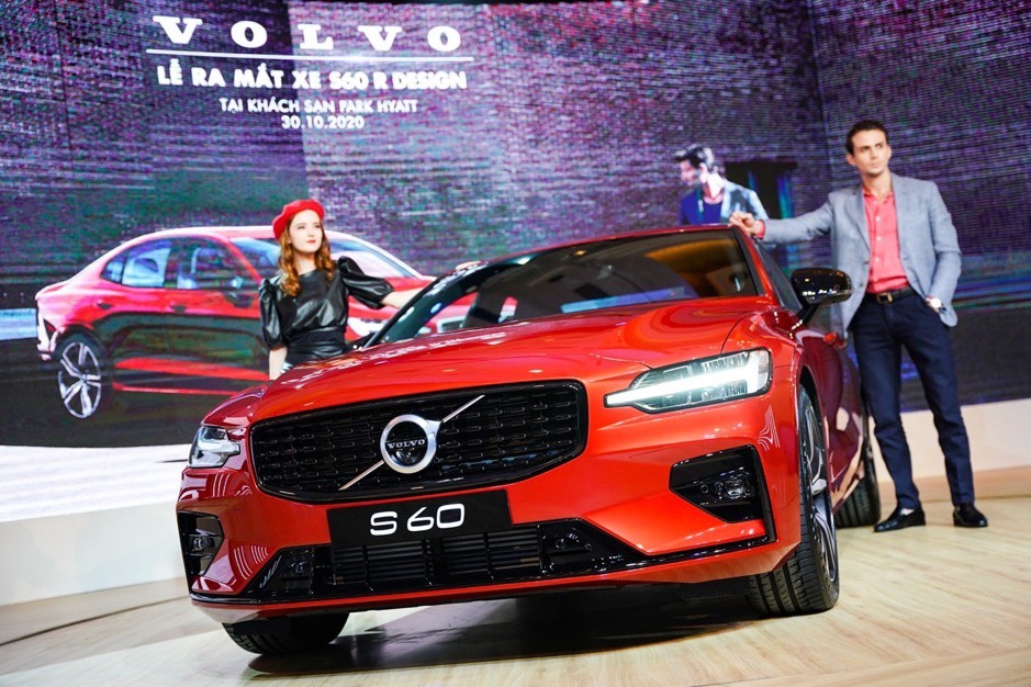 Volvo S60 R-Design có lợi thế hơn các đối thủ với mức giá 1,7 tỷ đồng.