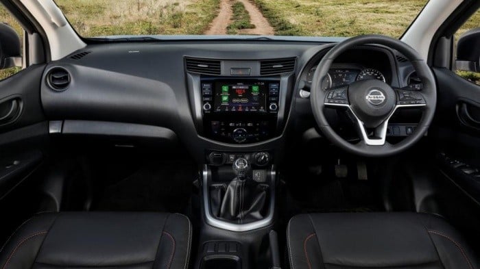 Nissan Navara 2021 ra mắt với loạt cải tiến vượt trội