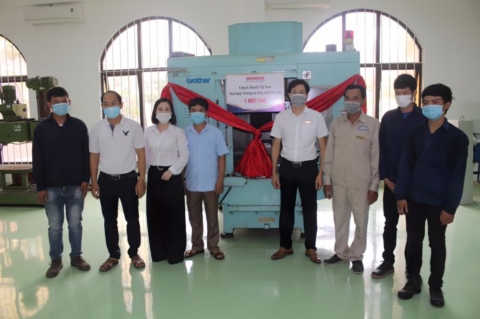 Trường Cao đẳng Nghề Hà Nam đón nhận 01 máy CNC do Công ty Honda Việt Nam trao tặng (2)