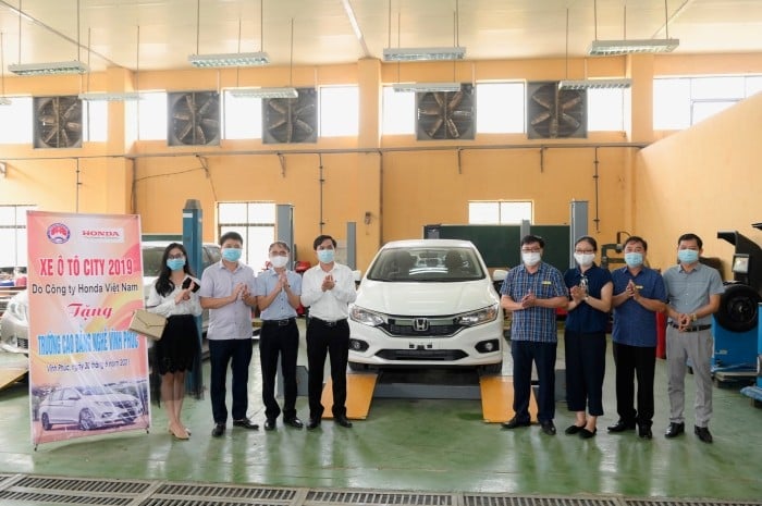 Công ty Honda Việt Nam trao tặng 01 xe ô tô Honda City 2019 cho trường Cao đẳng Nghề Vĩnh Phúc
